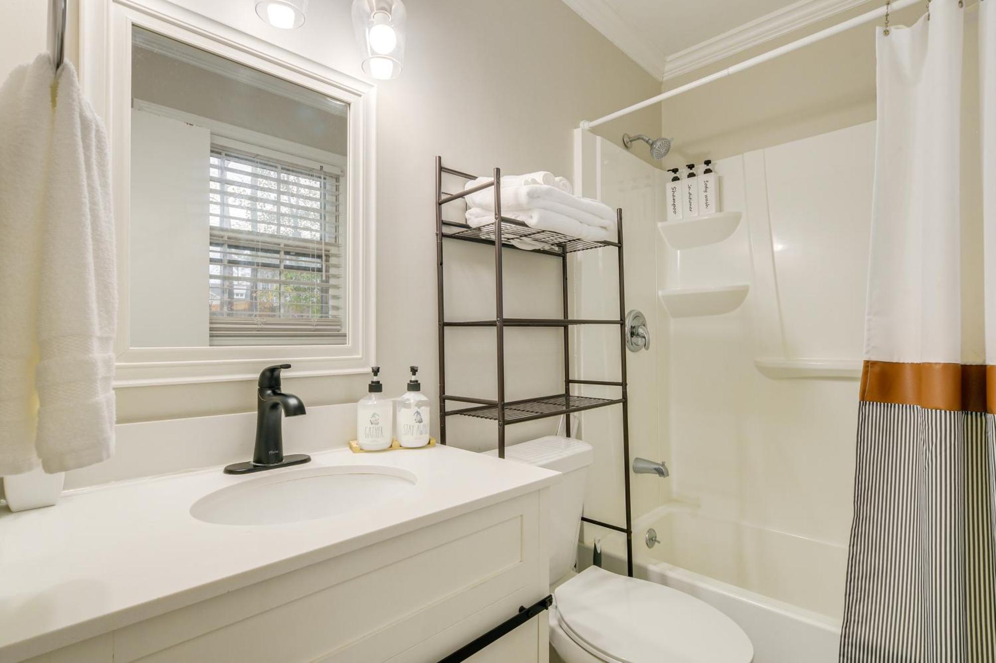 Serene Family Home With Deck In Knightdale! Eksteriør bilde