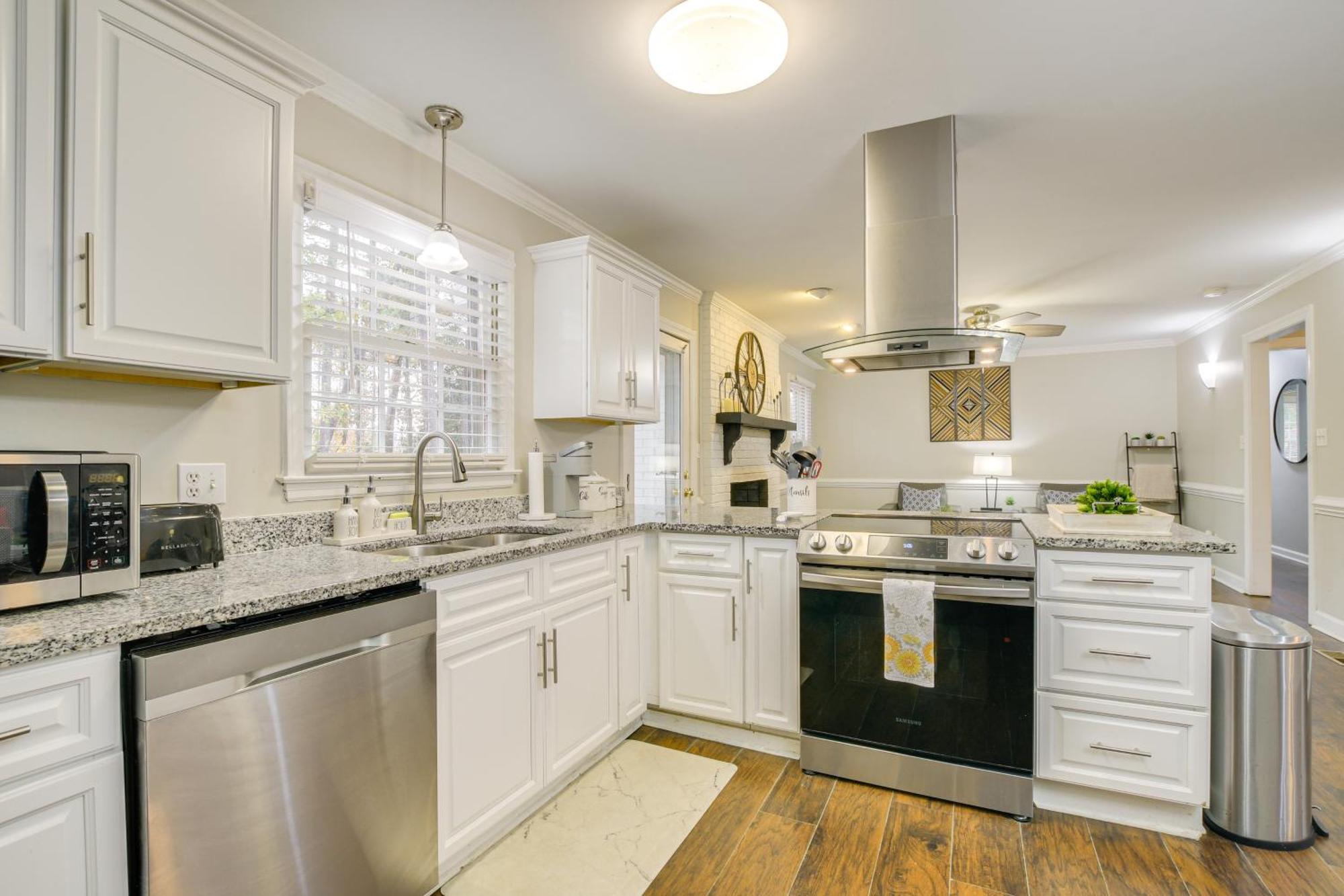 Serene Family Home With Deck In Knightdale! Eksteriør bilde